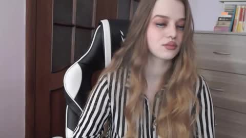 Lily online show from October 24, 2025, 2:08 am