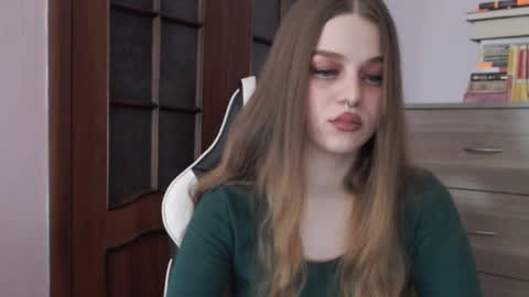 Lily online show from October 28, 2025, 2:04 am