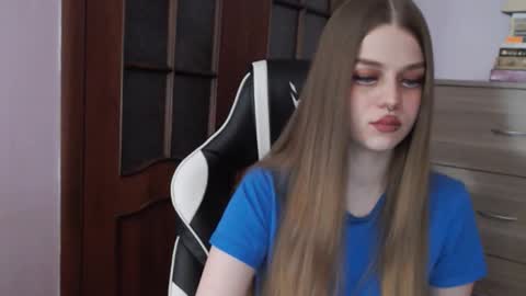 Lily online show from November 2, 2025, 1:41 am