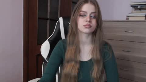 Snapshot of redhead_rabbit chatting on May 29, 2026, 2:53 am Lily online show from May 29, 2026, 2:53 am