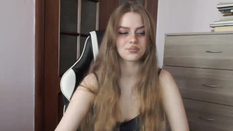 Snapshot of redhead_rabbit chatting on June 3, 2026, 3:20 am Lily online show from June 3, 2026, 3:20 am