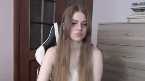 Lily online show from June 12, 2026, 2:54 am