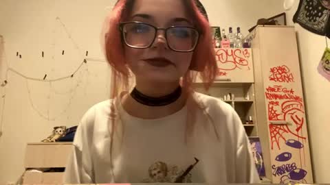 Snapshot of redheadcatxd chatting on April 24, 2026, 9:28 pm Eva online show from April 24, 2026, 9:28 pm