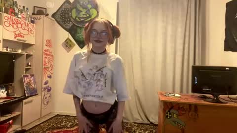 Snapshot of redheadcatxd chatting on April 30, 2026, 9:52 pm Eva online show from April 30, 2026, 9:52 pm