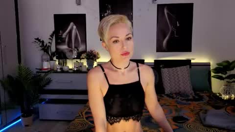 Snapshot of redhotline chatting on February 15, 2026, 11:52 am Alex online show from February 15, 2026, 11:52 am