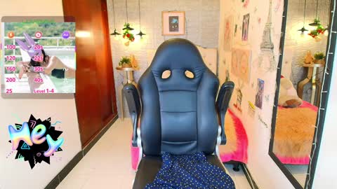 Snapshot of redhotter_ chatting on January 24, 2025, 7:49 pm Lili Lopez online show from January 24, 2025, 7:49 pm