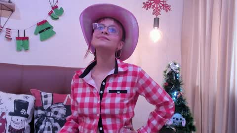 Snapshot of redmeloddy chatting on December 6, 2024, 9:24 pm Meloddy online show from December 6, 2024, 9:24 pm