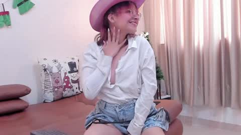 Snapshot of redmeloddy chatting on December 13, 2024, 7:32 pm Meloddy online show from December 13, 2024, 7:32 pm