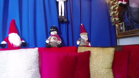 Snapshot of redroomxx chatting on December 18, 2025, 4:57 pm MIA online show from December 18, 2025, 4:57 pm