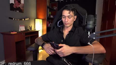 Snapshot of redrum_696 chatting on February 7, 2025, 6:24 pm Red online show from February 7, 2025, 6:24 pm