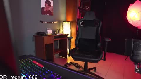 Snapshot of redrum_696 chatting on February 28, 2025, 6:41 pm Red online show from February 28, 2025, 6:41 pm