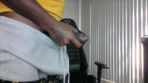 Snapshot of reekanddes chatting on November 17, 2025, 4:57 pm reekanddes online show from November 17, 2025, 4:57 pm