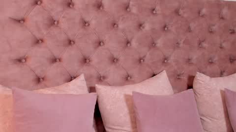 Regina  online show from November 2, 2025, 10:01 pm