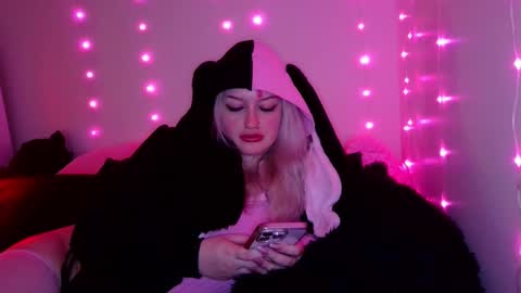 reiannmay online show from January 12, 2026, 4:29 am