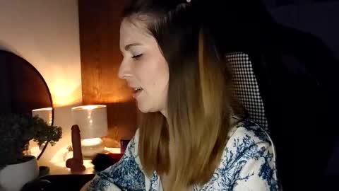 Snapshot of reileyfoxx chatting on May 1, 2026, 6:12 pm Reiley online show from May 1, 2026, 6:12 pm