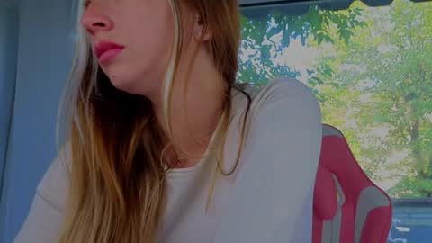 reina cummings online show from October 5, 2025, 6:23 am