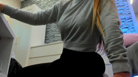 reina cummings online show from April 4, 2026, 6:55 am