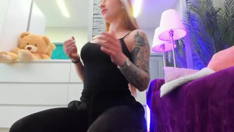 Snapshot of reina_cummings chatting on May 8, 2026, 6:52 am reina cummings online show from May 8, 2026, 6:52 am
