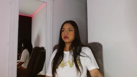 Snapshot of reina_reina chatting on February 2, 2026, 2:32 am reina_reina online show from February 2, 2026, 2:32 am