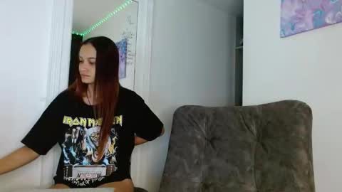 Snapshot of reina_reina chatting on February 11, 2026, 5:45 am reina_reina online show from February 11, 2026, 5:45 am