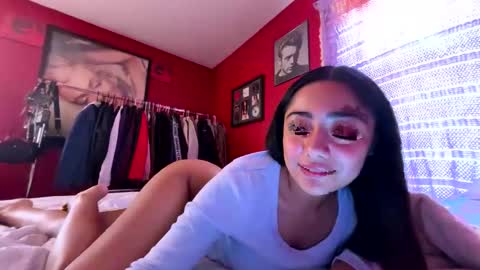 Snapshot of reinaassss chatting on April 15, 2026, 5:20 pm reinaassss online show from April 15, 2026, 5:20 pm
