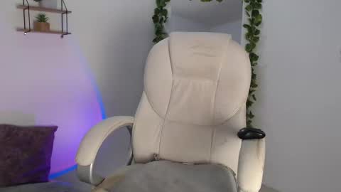 Erika online show from December 10, 2024, 2:48 am