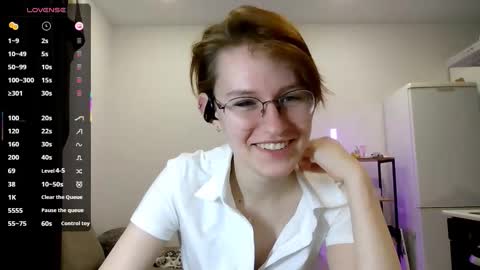 Snapshot of renaeblaski chatting on March 11, 2026, 6:25 pm Claire online show from March 11, 2026, 6:25 pm