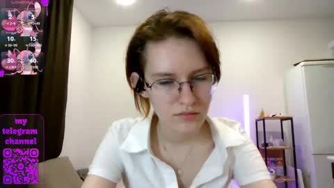 Snapshot of renaeblaski chatting on March 18, 2026, 6:33 pm Claire online show from March 18, 2026, 6:33 pm