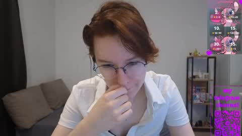 Snapshot of renaeblaski chatting on April 6, 2026, 6:42 pm Claire online show from April 6, 2026, 6:42 pm