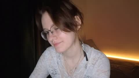 Snapshot of renaeblaski chatting on May 25, 2026, 5:19 pm Claire online show from May 25, 2026, 5:19 pm