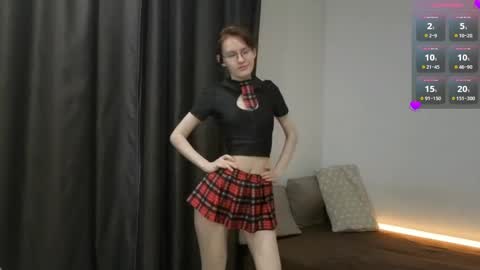 Snapshot of renaeblaski chatting on June 7, 2026, 6:44 pm Claire online show from June 7, 2026, 6:44 pm