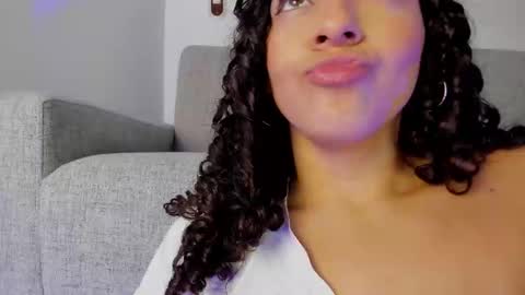 Snapshot of renata_cruz_ chatting on February 18, 2025, 2:49 pm Renata 3 online show from February 18, 2025, 2:49 pm