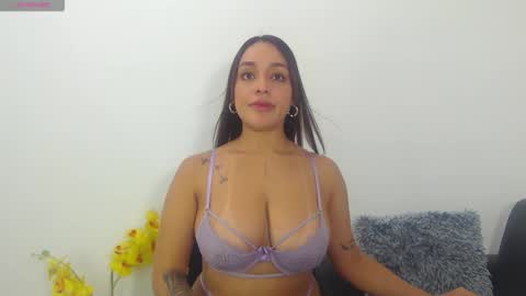 renatabrownn28 online show from June 4, 2026, 6:19 am