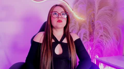 Renata  online show from April 3, 2026, 3:26 am