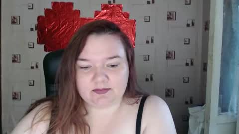 renataoia online show from September 16, 2025, 3:35 pm