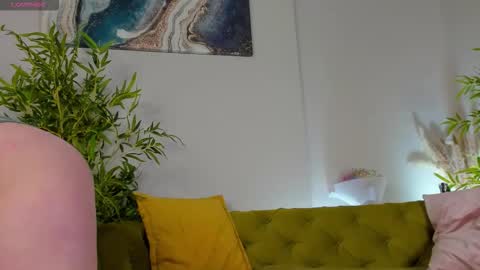 rene_shine online show from November 15, 2025, 9:28 am