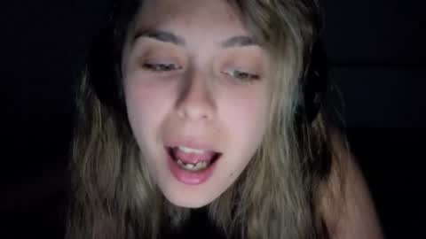 Snapshot of renee_loah chatting on May 14, 2026, 11:22 pm renee_loah online show from May 14, 2026, 11:22 pm