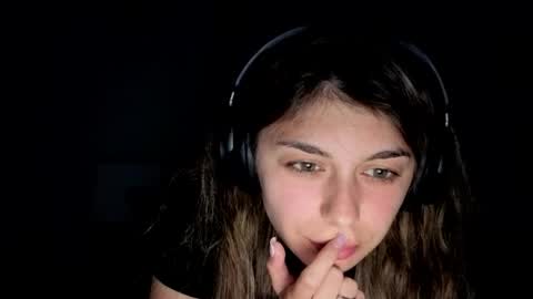 Snapshot of renee_loah chatting on May 28, 2026, 8:50 pm renee_loah online show from May 28, 2026, 8:50 pm