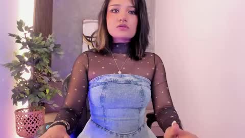 Snapshot of renee_shelby_ chatting on May 6, 2026, 8:58 pm Renee Shelby online show from May 6, 2026, 8:58 pm
