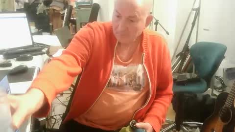 Snapshot of renefr chatting on October 14, 2025, 9:48 pm renefr online show from October 14, 2025, 9:48 pm