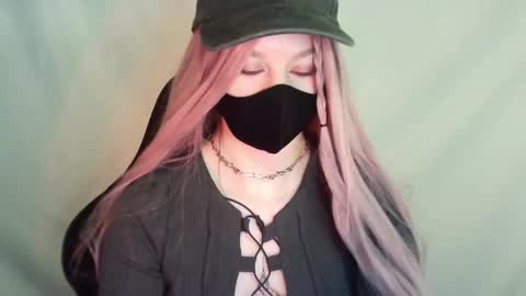 Renesme White Im here from Monday to Friday online show from May 21, 2026, 3:02 am