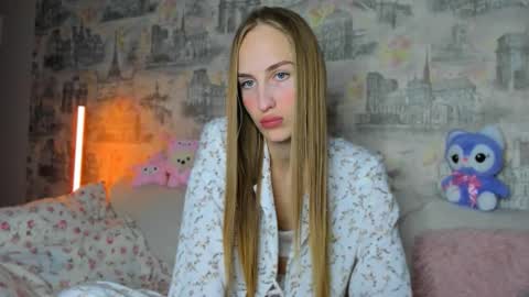 Rina online show from October 19, 2025, 10:27 am