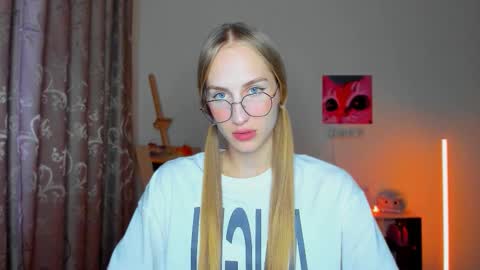 Rina online show from October 20, 2025, 4:29 pm