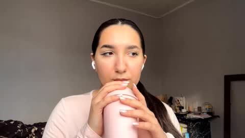 Snapshot of retaling chatting on March 16, 2026, 11:03 am Olivia online show from March 16, 2026, 11:03 am