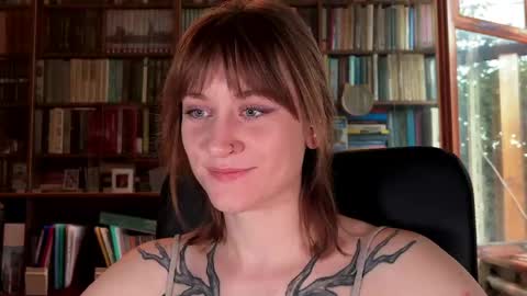 Snapshot of retromarie chatting on June 3, 2026, 2:25 am Rie online show from June 3, 2026, 2:25 am