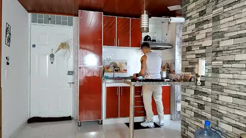 reymasterhot online show from December 4, 2025, 8:28 pm