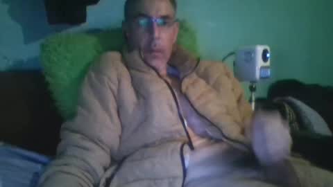 reyes_albert2006 online show from January 12, 2026, 10:20 am