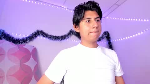 reylatino24 online show from February 8, 2026, 9:07 pm