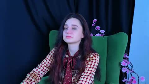 Snapshot of reynaedge chatting on June 3, 2026, 7:44 am reynaedge online show from June 3, 2026, 7:44 am