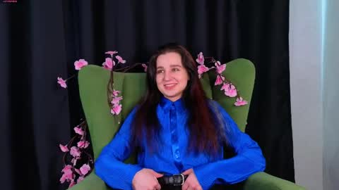 Snapshot of reynaedge chatting on June 8, 2026, 7:09 am reynaedge online show from June 8, 2026, 7:09 am